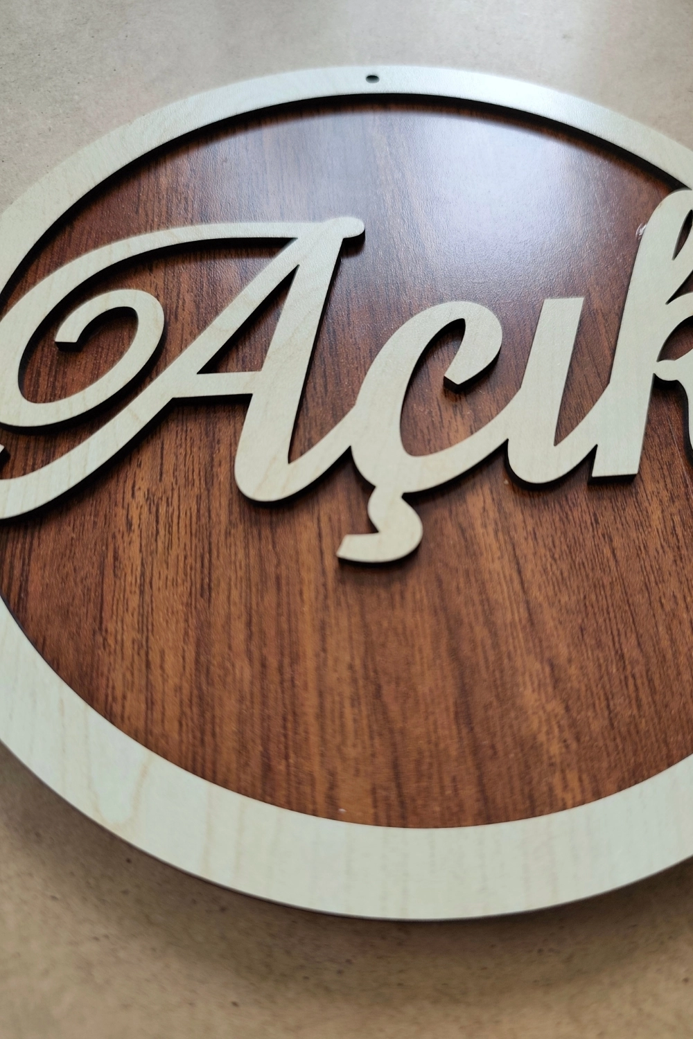 Yuvarlak Model 3D AÇIK-KAPALI Tabelası - Ceviz-Akçaağaç