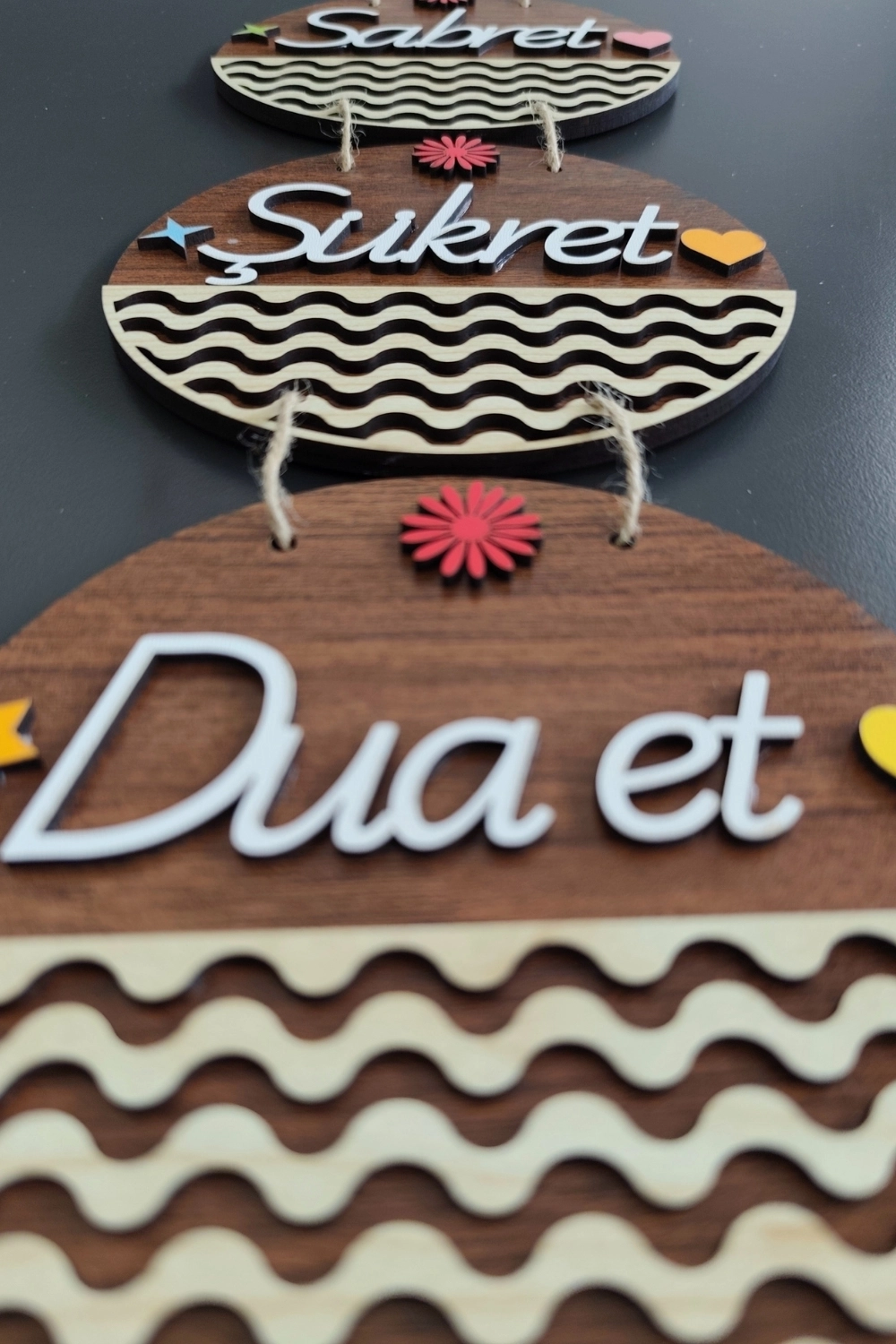 Sabret Şükret Dua Et Mdf Kapı Süsü - Ceviz