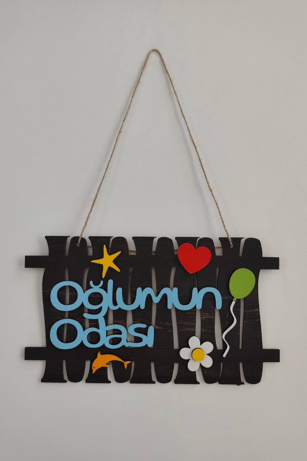 Oğlumun Odası Yazılı Lazer Kesim Çit Figürlü Mdf Kapı Süsü - Rebap 