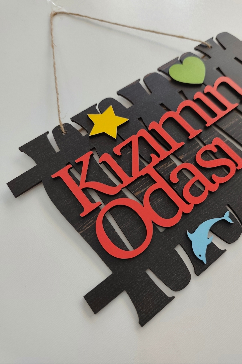 Kızımın Odası Yazılı Lazer Kesim Çit Figürlü Mdf Kapı Süsü - Rebap 