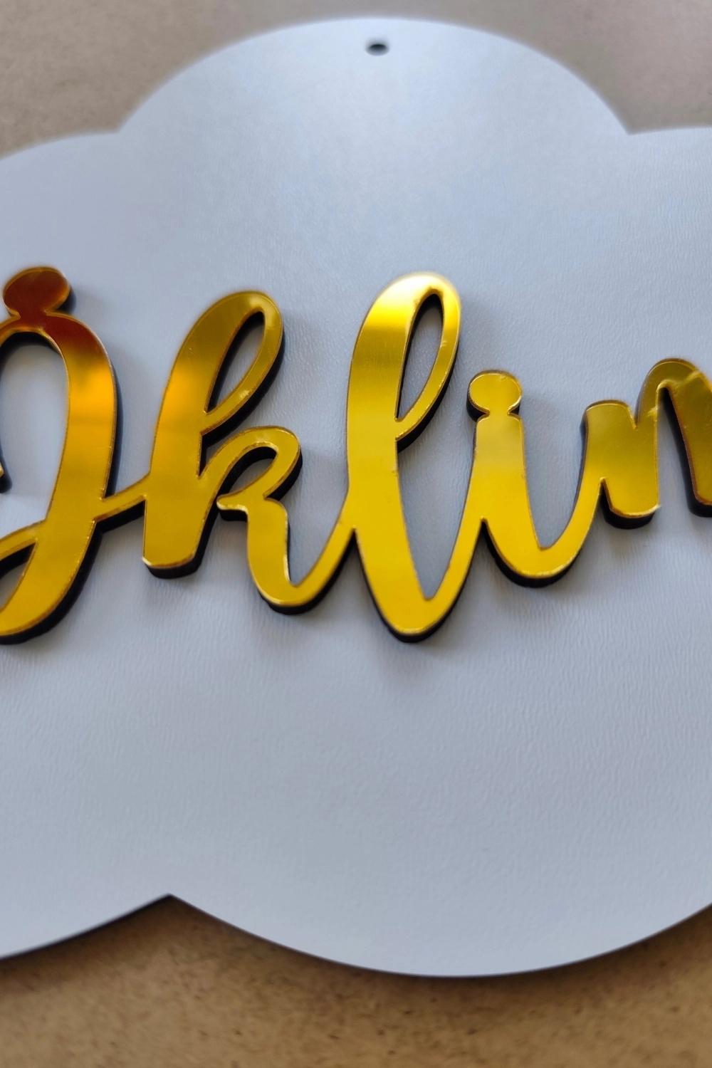 Çocuk Odası İçin İsimli Pleksi Yazılı Bulut Dekor Duvar Süsü