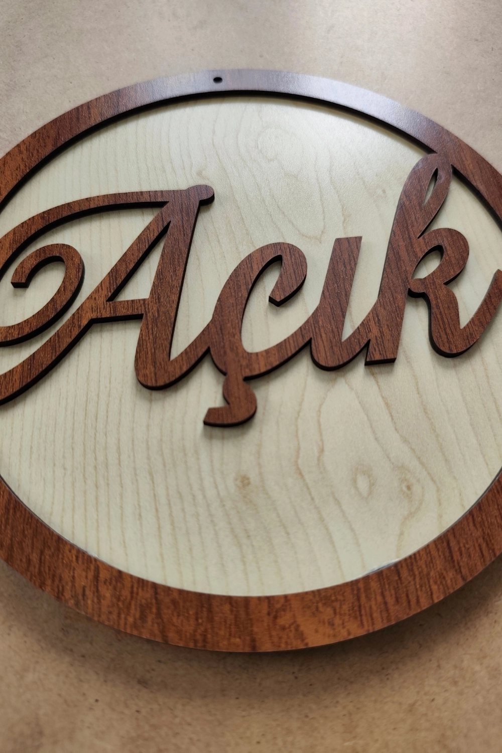 Yuvarlak Model 3D AÇIK-KAPALI Tabelası - Akçaağaç