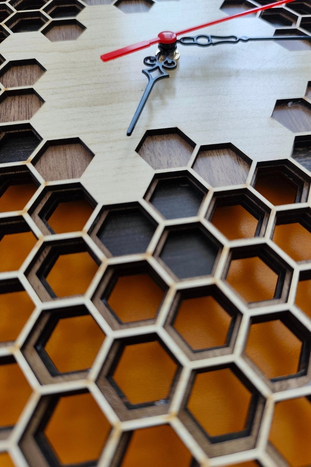 Petek Desenli Lazer Kesim Modern Üç Katlı Mdf Duvar Saati