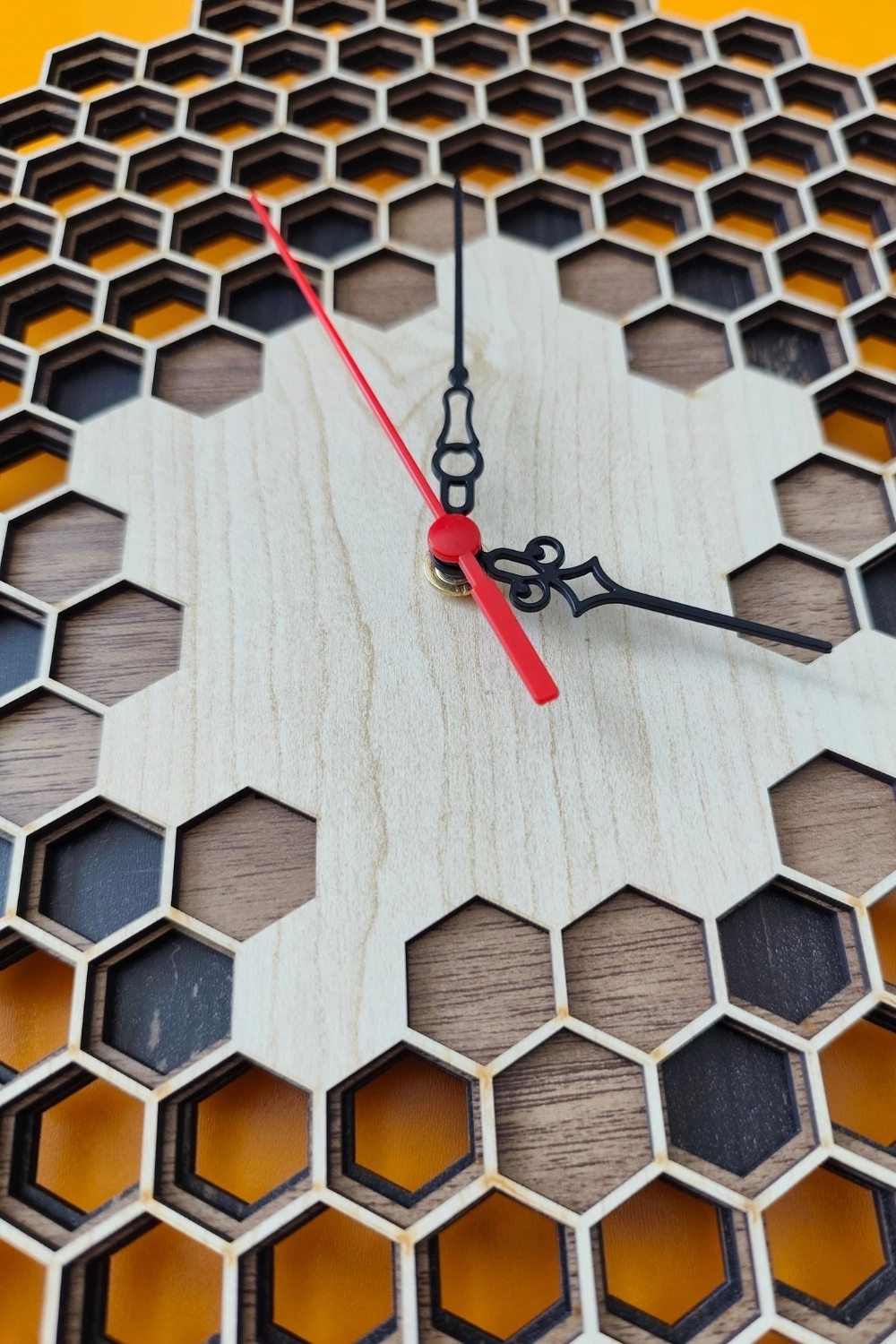 Petek Desenli Lazer Kesim Modern Üç Katlı Mdf Duvar Saati