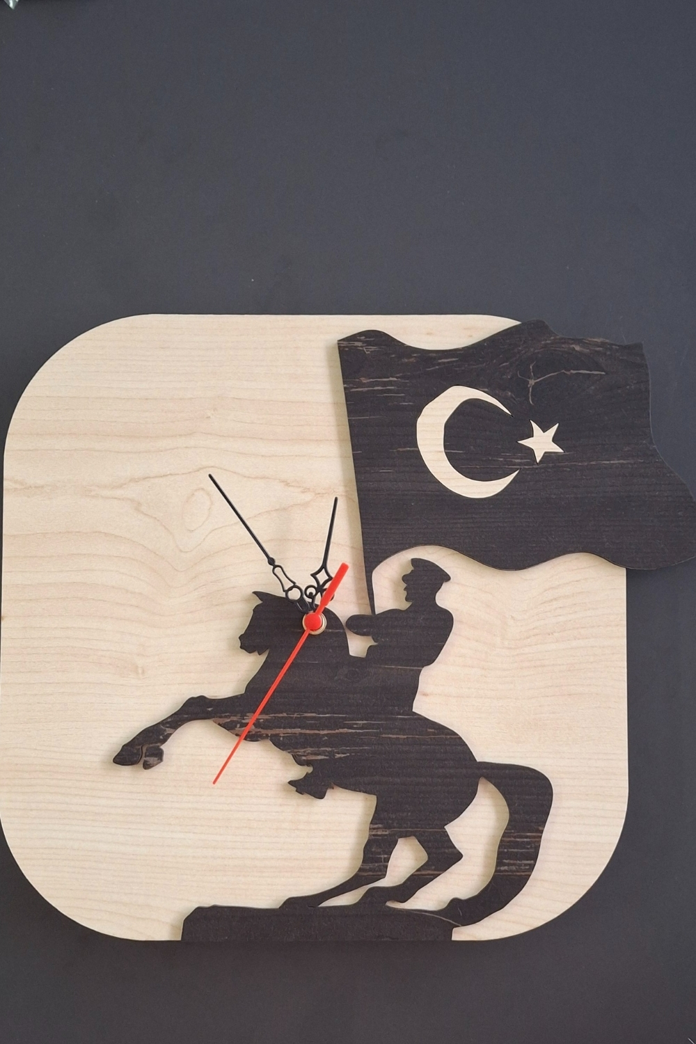 Erdizden Atatürk ve Bayrak Lazer Kesim Birinci Sınıf Mdf Duvar Saati - Akçaağaç