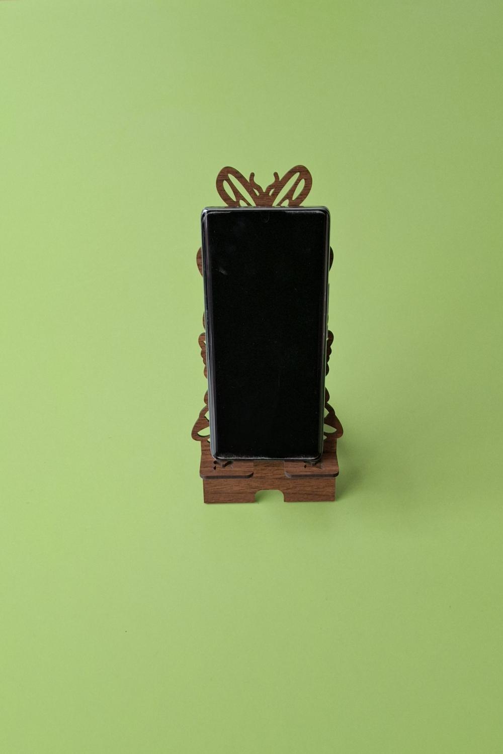 Masa Düzeni ve Şıklık İçin Desenli Ahşap MDF Telefon Standı