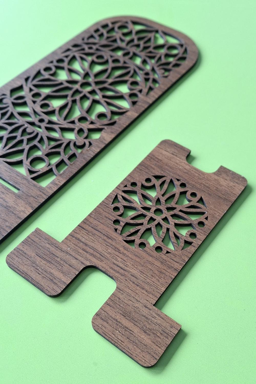Masa Düzeni ve Şıklık İçin Desenli Ahşap MDF Telefon Standı