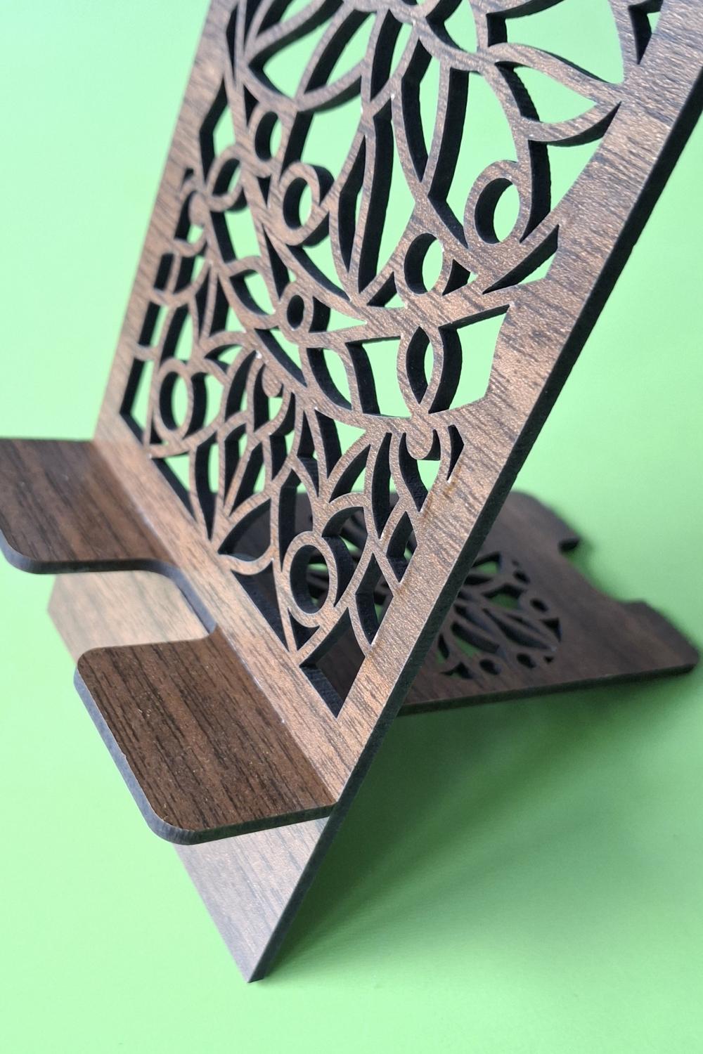 Masa Düzeni ve Şıklık İçin Desenli Ahşap MDF Telefon Standı
