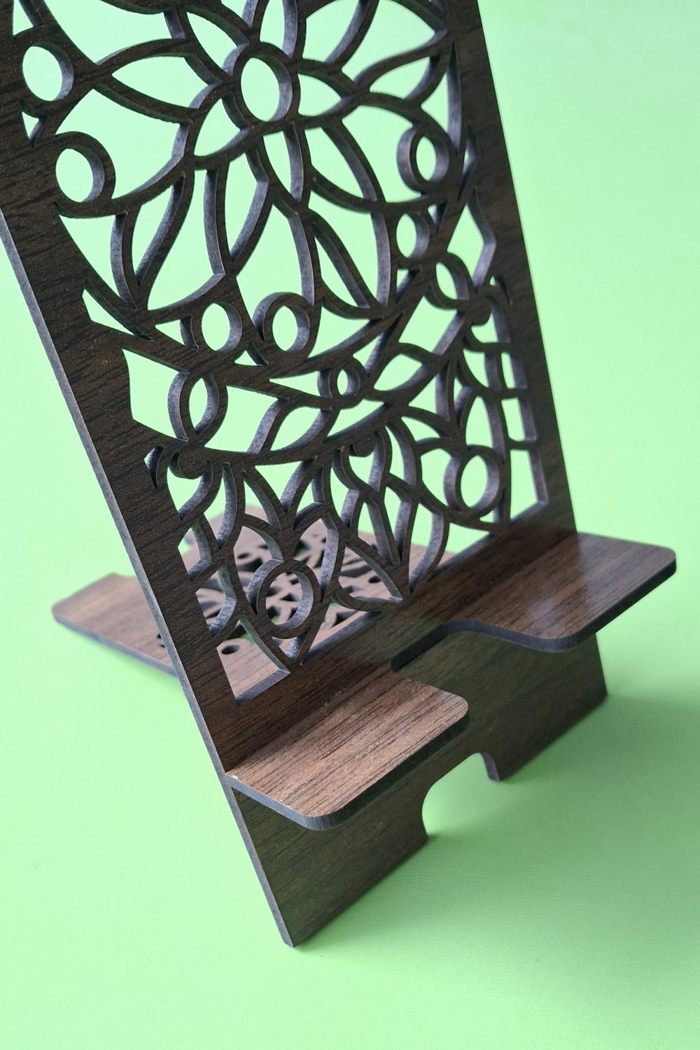 Masa Düzeni ve Şıklık İçin Desenli Ahşap MDF Telefon Standı
