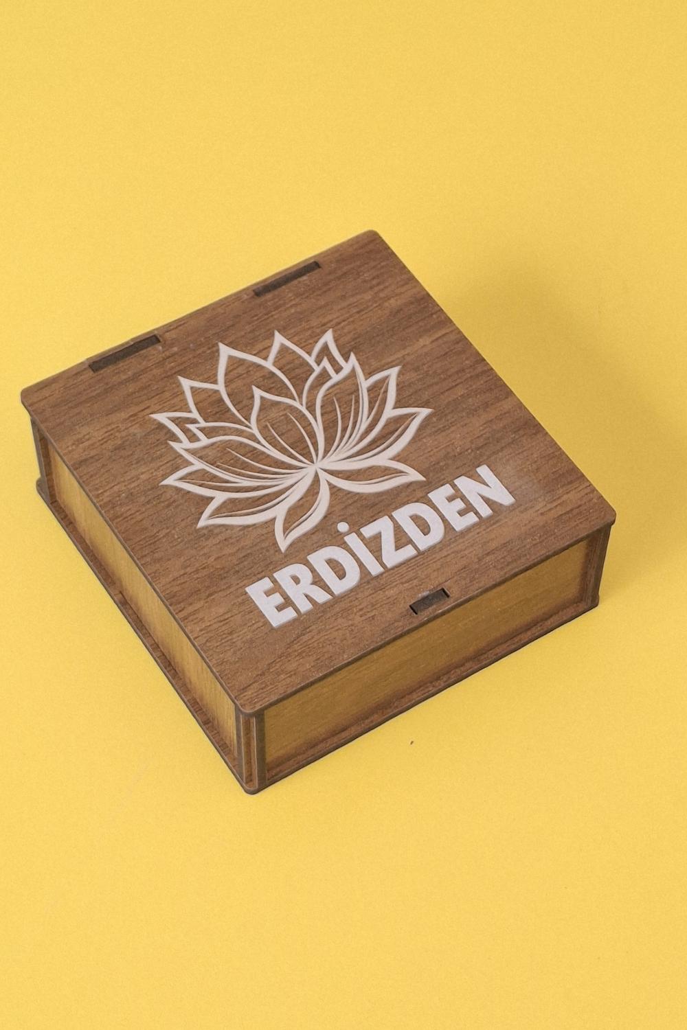 Kişiye Özel Lotus Çiçeği Desenli Çok Amaçlı Kutu - 11 x 11 X 4 cm