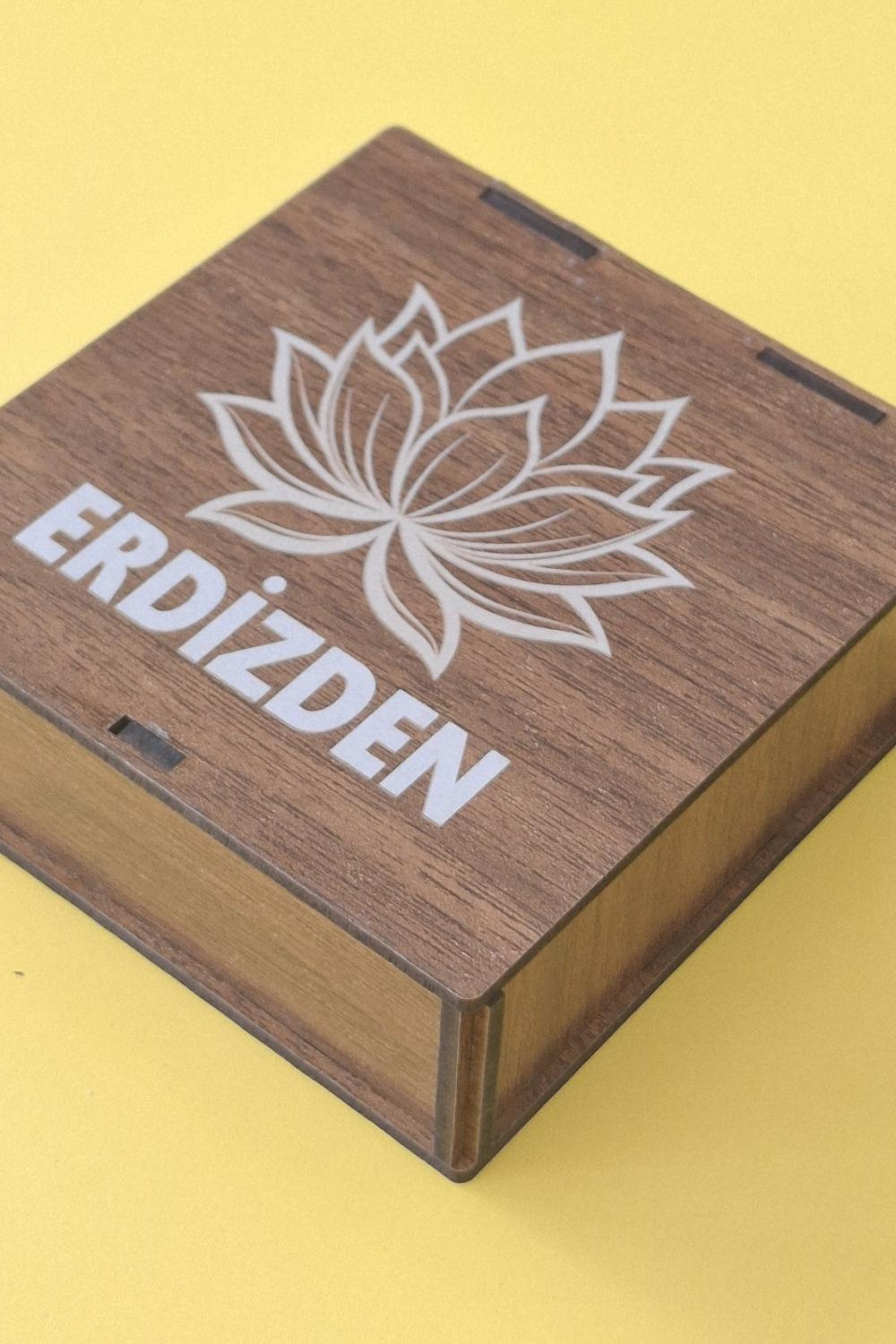 Kişiye Özel Lotus Çiçeği Desenli Çok Amaçlı Kutu - 11 x 11 X 4 cm