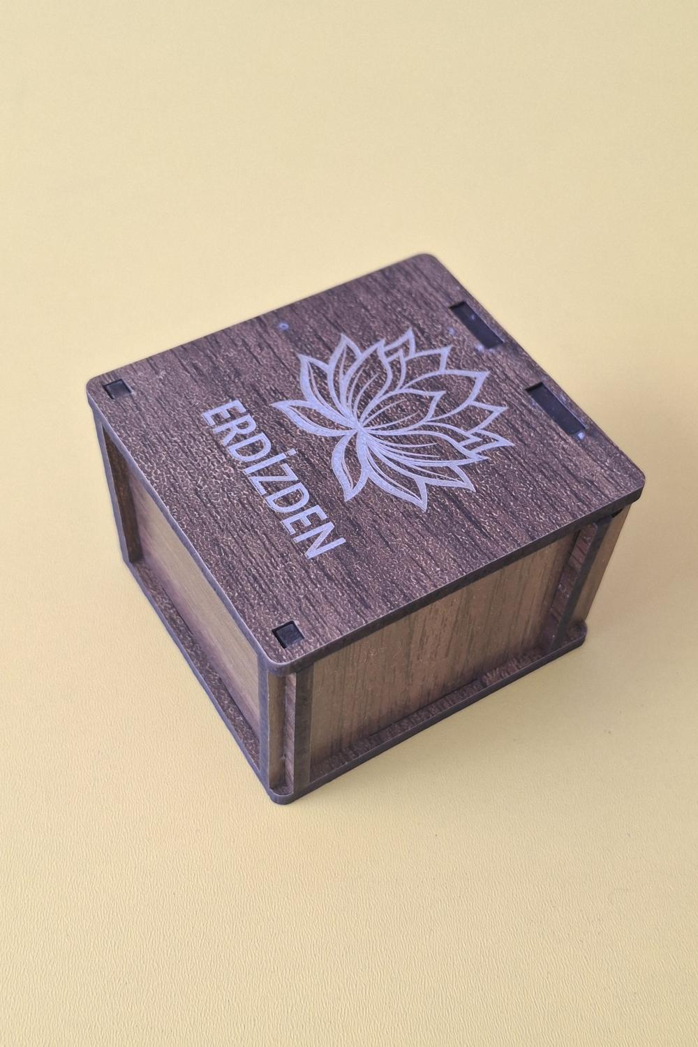Kişiye Özel Lotus Çiçeği Desenli Çok Amaçlı Kutu - 6 x 5,5 X 4 cm