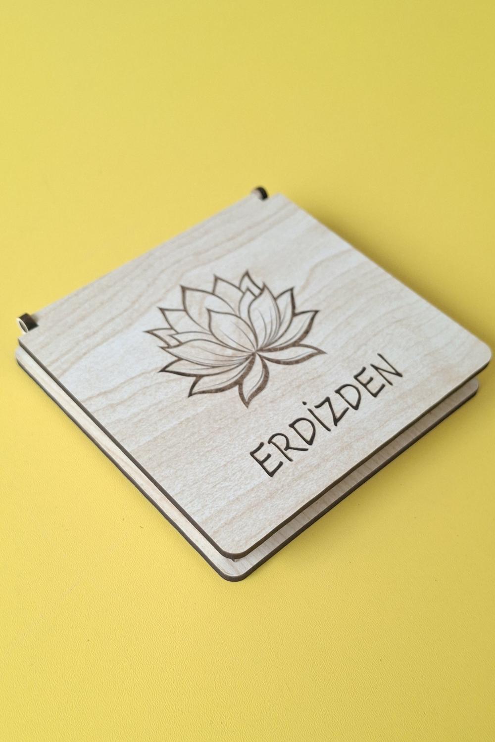 Kişiye Özel Lotus Çiçeği Desenli Çok Amaçlı İçi Kalpli Kutu - 10 x 10 X 1 cm
