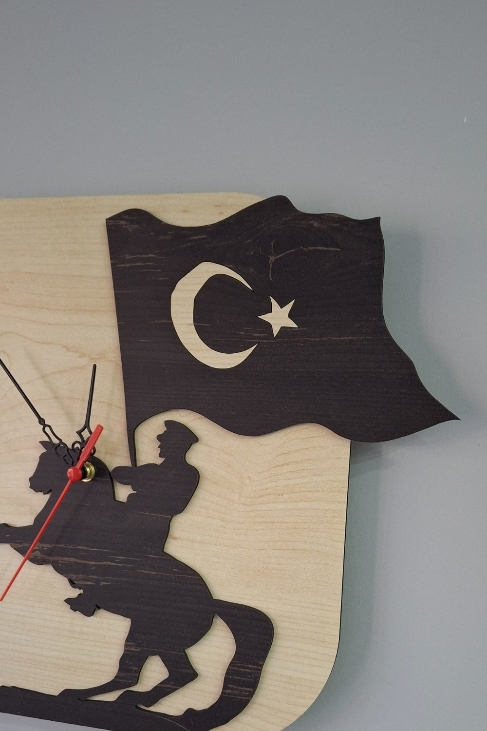 Erdizden Atatürk ve Bayrak Lazer Kesim Birinci Sınıf Mdf Duvar Saati - Akçaağaç