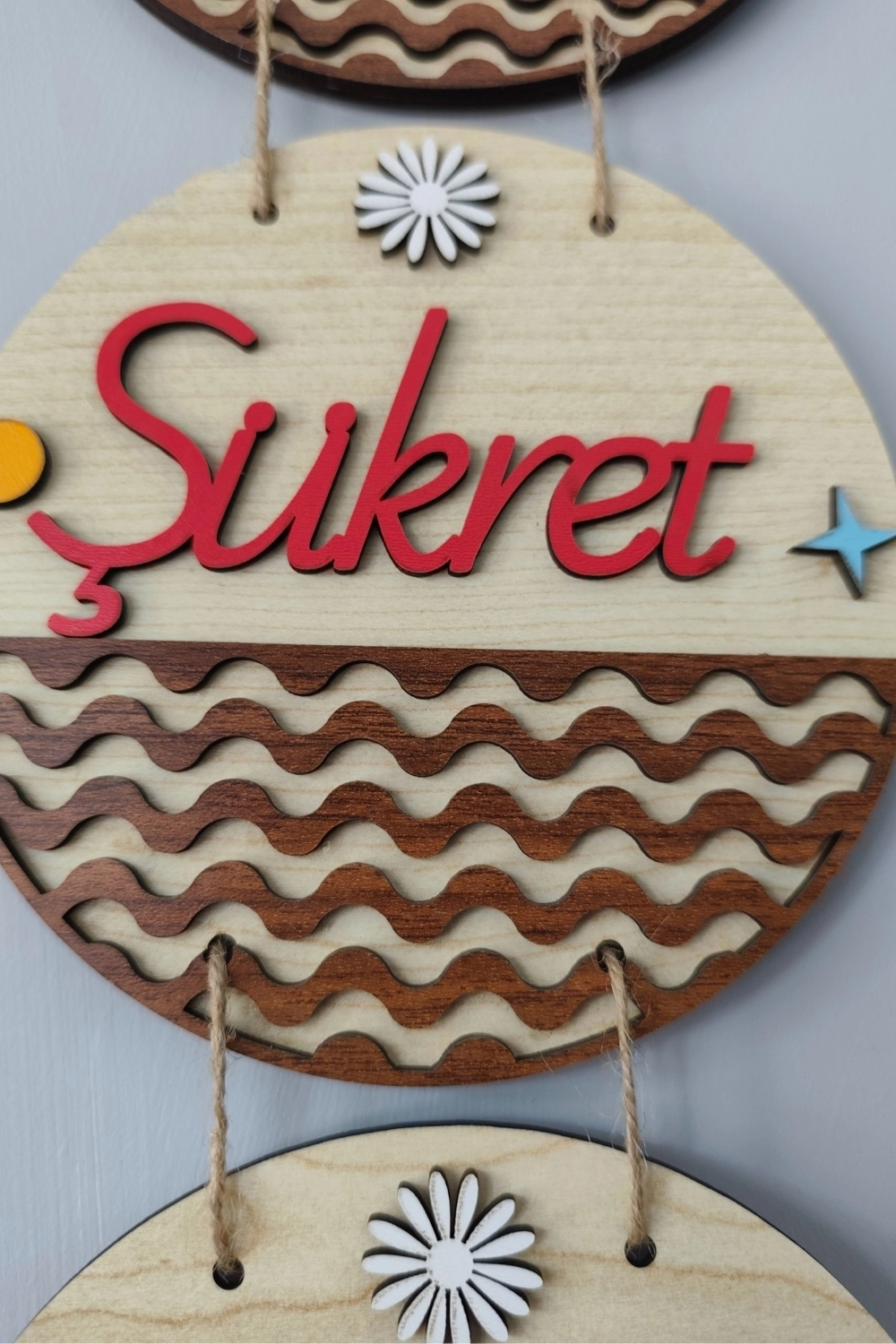 Sabret Şükret Dua Et Yazılı Mdf Kapı Süsü - Akçaağaç