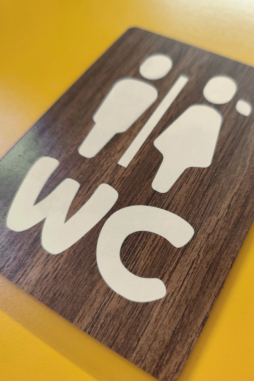 WC Kadın-Erkek Yönlendirme Tabelası - Ceviz