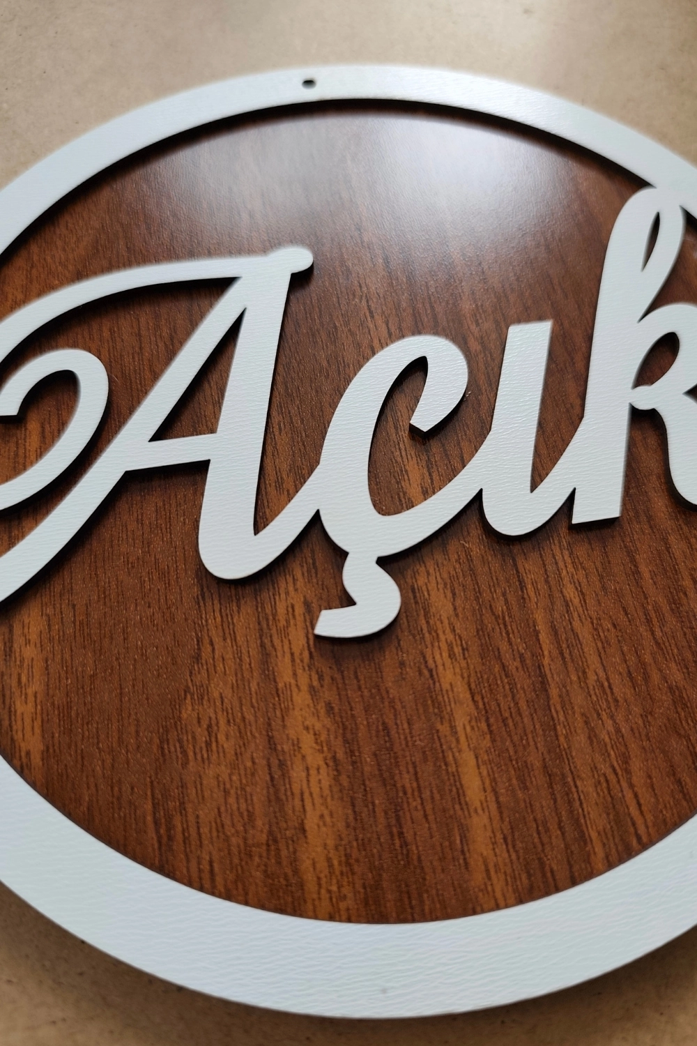 Yuvarlak Model 3D AÇIK-KAPALI Tabelası - Ceviz