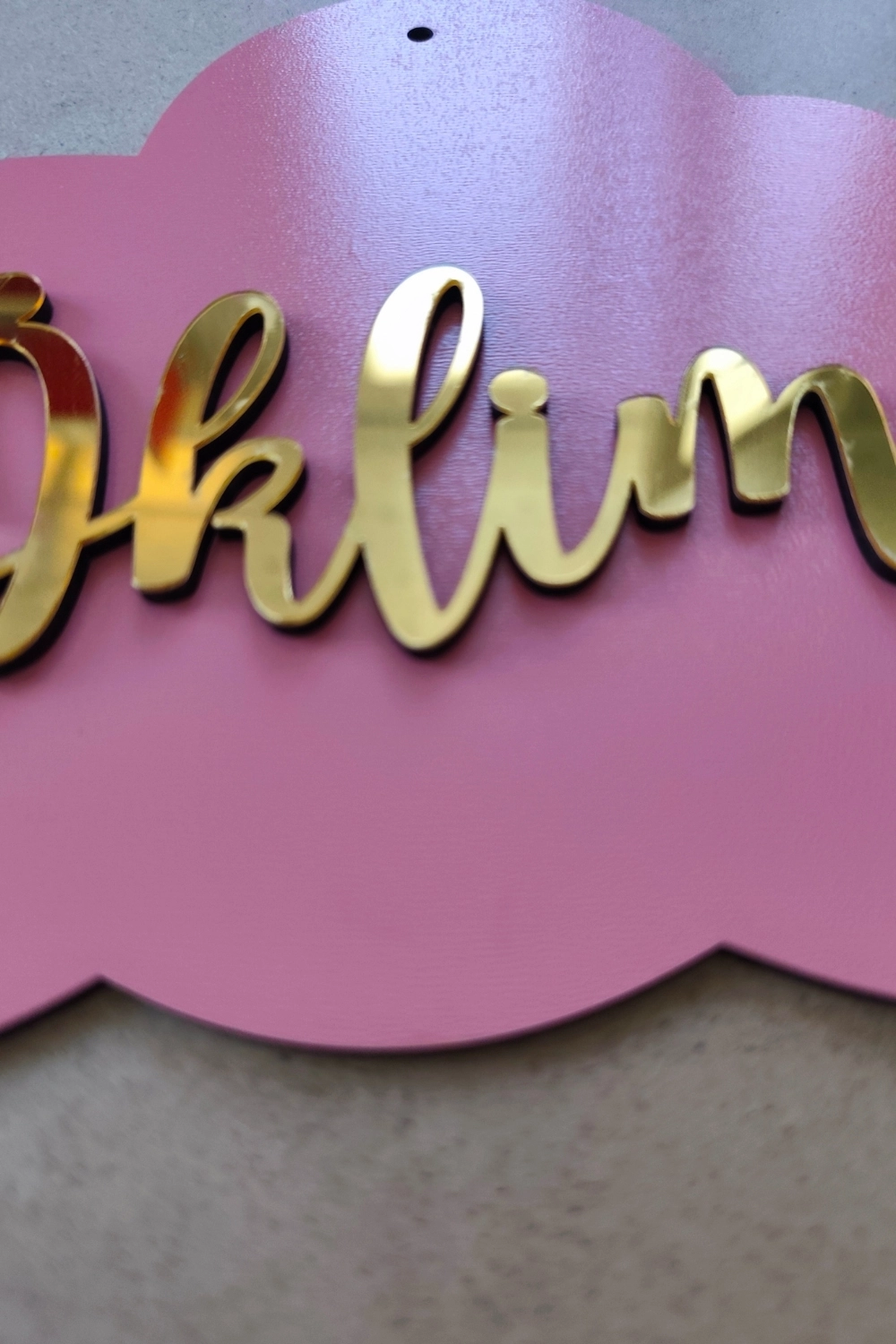 Çocuk Odası İçin İsimli Pleksi Yazılı Bulut Dekor Duvar Süsü